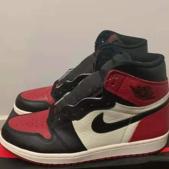 Air Jordan 1 Mid Chicago Toe